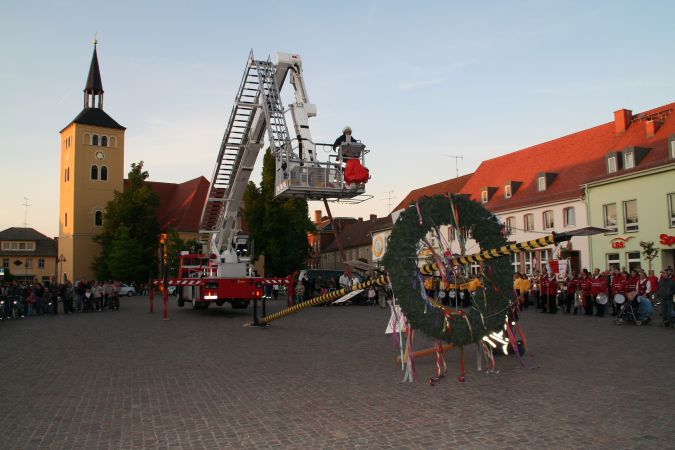 Aufstellung Maibaum