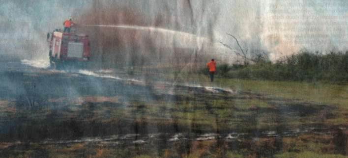 Schilf- und Ödlandbrand an der Schwarzen Elster